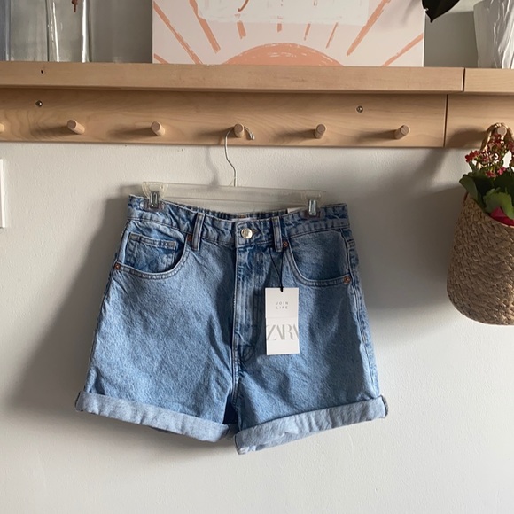 Zara High Rise Lightwash Jean Shorts - Picture 1 of 3